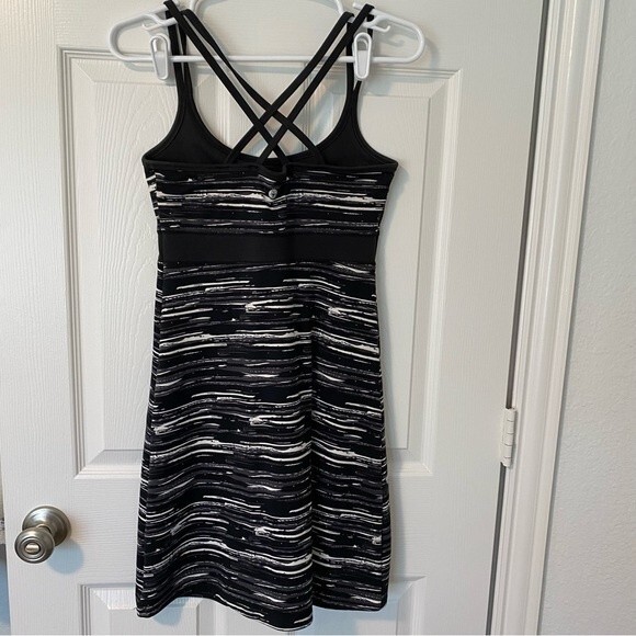 Soybu Criss Cross Straps Built in Bra Flattering Fit Dress Black White Size XS - Picture 4 of 10